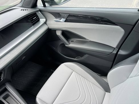 New 2026 Volkswagen Tiguan SE R-Line AWD/4WD image 26