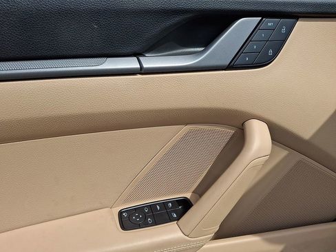 Used 2023 Porsche 911 Carrera image 10