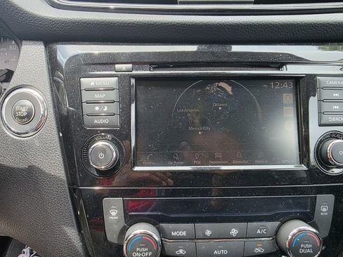 Used 2018 Nissan Rogue SL FWD image 7