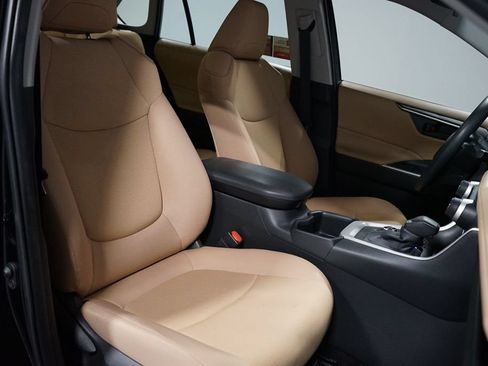 Certified 2025 Toyota RAV4 LE AWD/4WD image 27