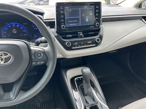 Used 2021 Toyota Corolla LE image 18