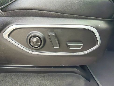 Used 2024 Jeep Wagoneer Series II w/ Flexible Seating Group AWD/4WD image 25