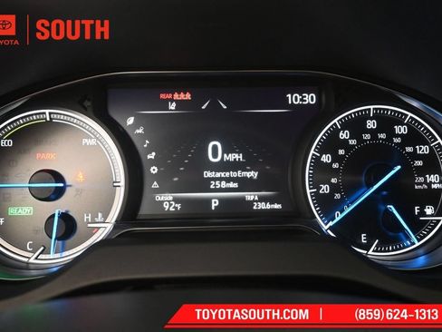 Used 2023 Toyota Venza LE AWD/4WD image 12