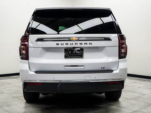 Used 2024 Chevrolet Suburban LT RWD image 9