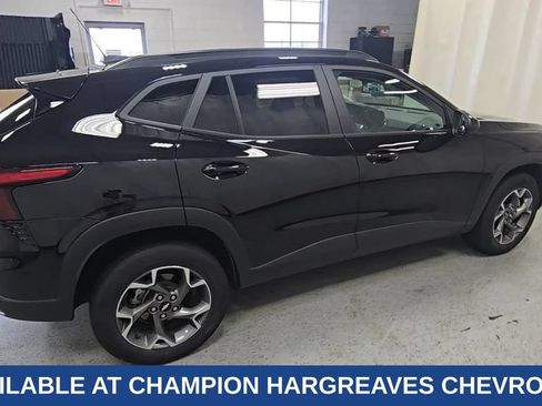 Used 2025 Chevrolet Trax LT w/ Driver Confidence Package FWD image 11
