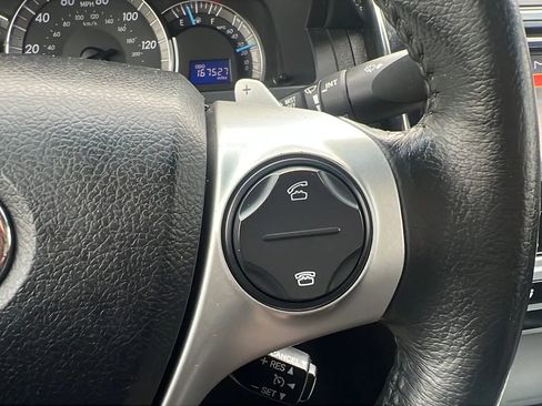 Used 2012 Toyota Camry XLE image 16