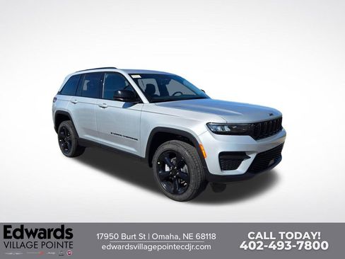 New 2025 Jeep Grand Cherokee Altitude AWD/4WD image 1