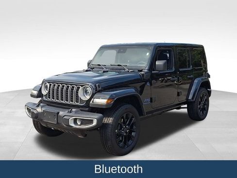Used 2025 Jeep Wrangler Unlimited Sahara w/ Safety Group AWD/4WD image 4
