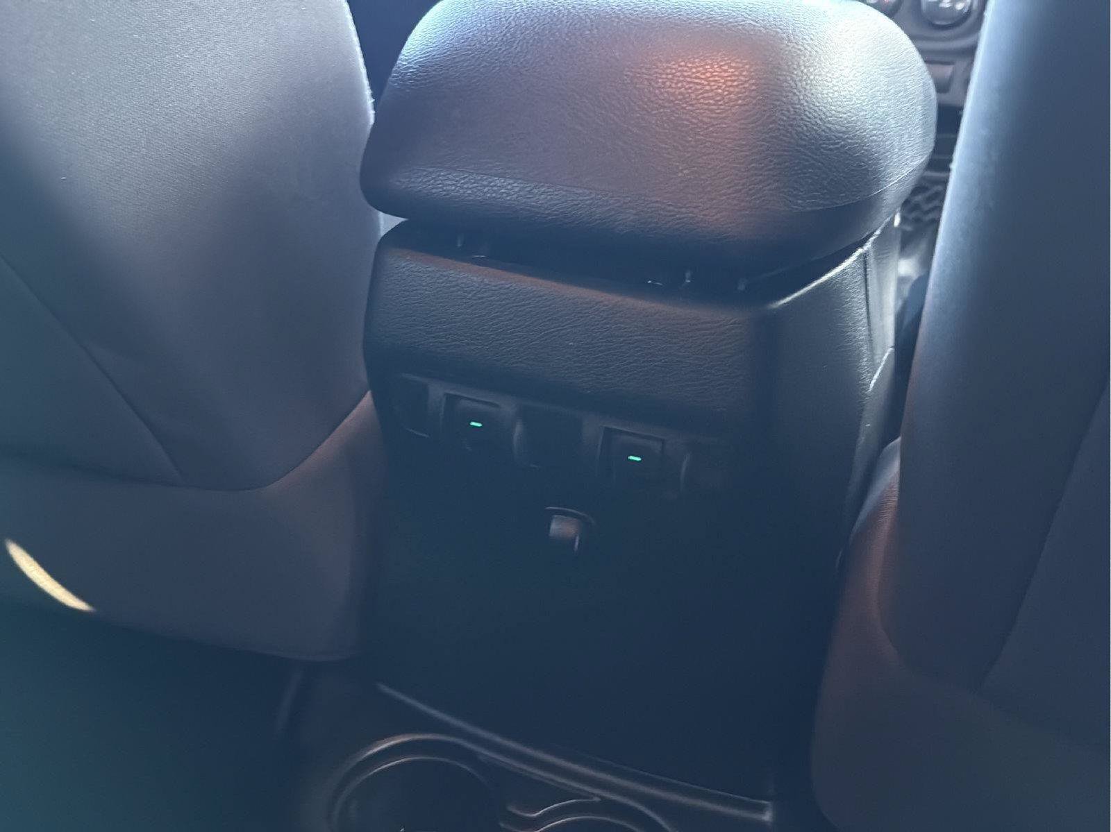 Used 2017 Jeep Wrangler Unlimited Sahara w/ Connectivity Group AWD/4WD image 33