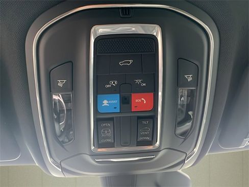 New 2025 Jeep Grand Cherokee L Altitude image 25