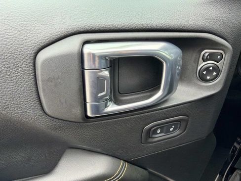 Used 2026 Jeep Wrangler Unlimited Sahara AWD/4WD image 8