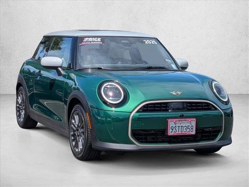 Used 2025 MINI Cooper 2-Door Hardtop FWD image 3