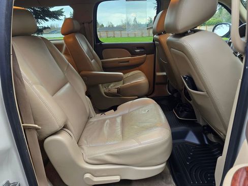 Used 2010 Chevrolet Suburban LTZ image 20