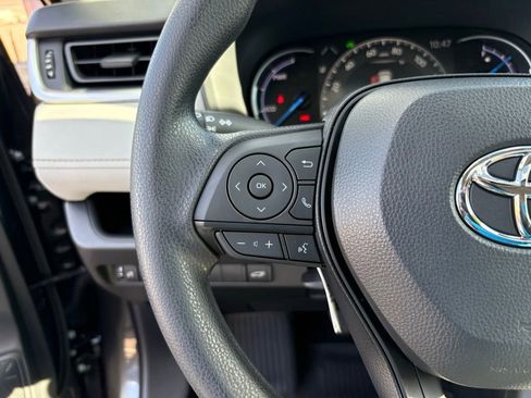 Used 2025 Toyota RAV4 XLE w/ Convenience Package image 25