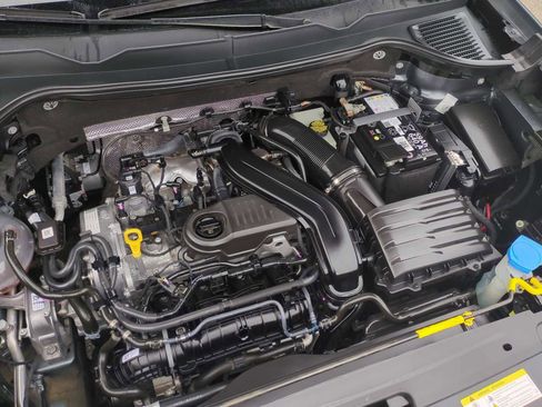 Used 2024 Volkswagen Taos SE image 29