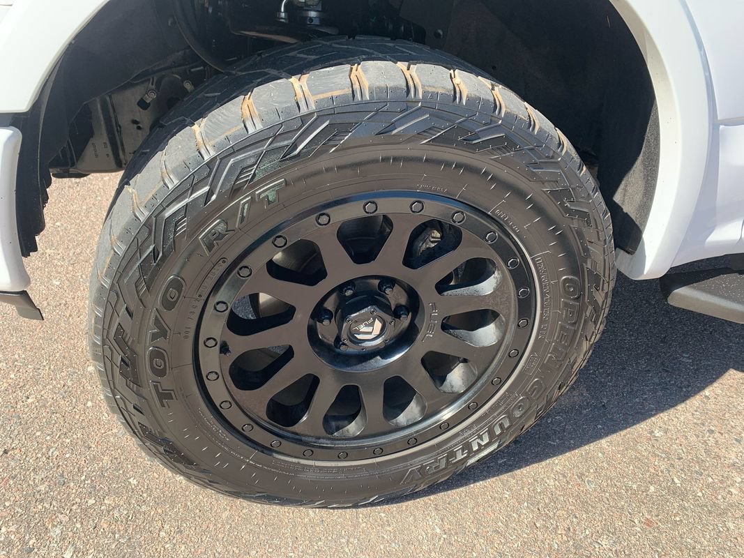 Used 2018 Ford F150 XLT w/ Equipment Group 302A Luxury AWD/4WD image 9
