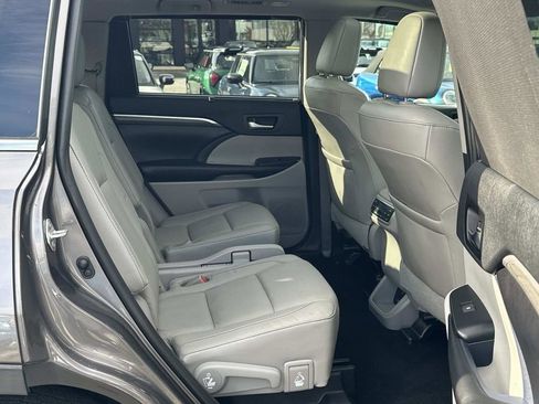 Used 2019 Toyota Highlander Limited Platinum image 27
