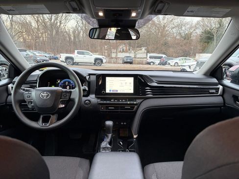 Used 2025 Toyota Camry LE image 32