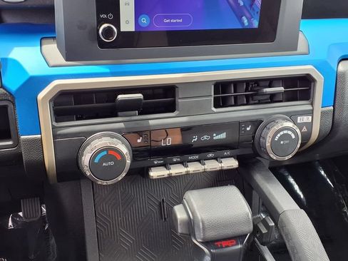 Used 2025 Toyota Tacoma TRD Off-Road AWD/4WD image 9