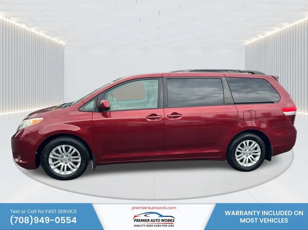 Used 2012 Toyota Sienna XLE w/ Entertainment Pkg FWD image 9