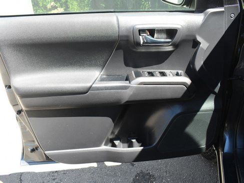 Used 2023 Toyota Tacoma TRD Off-Road image 13