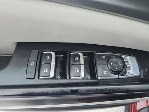 Used 2023 Kia Carnival LX image 23