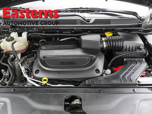 Used 2023 Chrysler Pacifica Touring-L FWD image 7