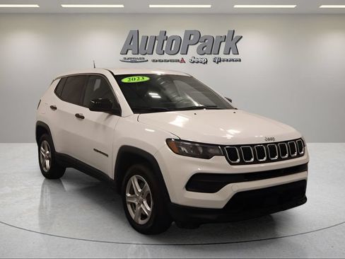Used 2023 Jeep Compass Sport AWD/4WD image 2