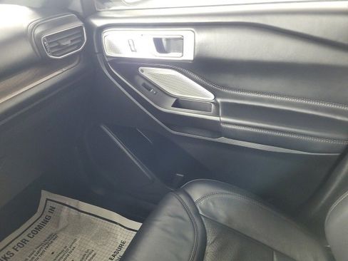 Used 2020 Ford Explorer Platinum w/ Premium Technology Package image 35