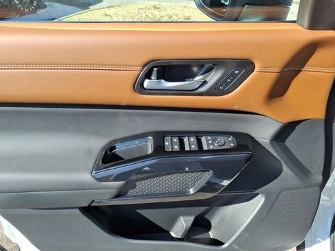 New 2026 Nissan Pathfinder Platinum image 5