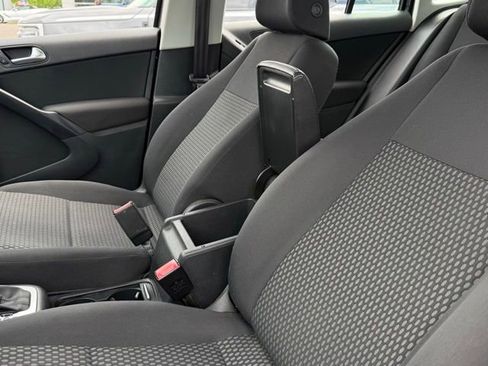Used 2010 Volkswagen Tiguan SE AWD/4WD image 24