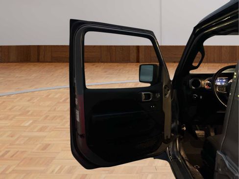 Used 2020 Jeep Wrangler Unlimited Sahara image 10