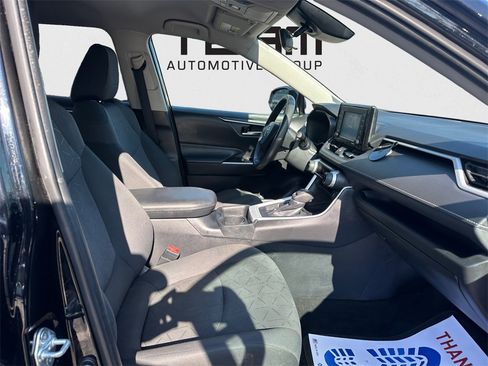 Used 2020 Toyota RAV4 XLE image 24