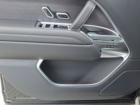 New 2025 Land Rover Range Rover SE image 12