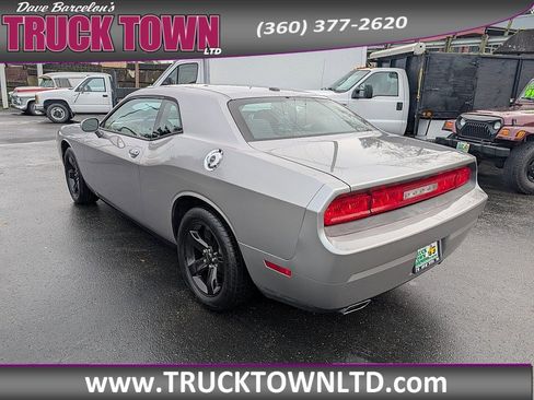 Used 2013 Dodge Challenger SXT image 5