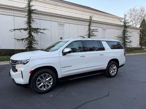 Used 2023 Chevrolet Suburban Premier image 2