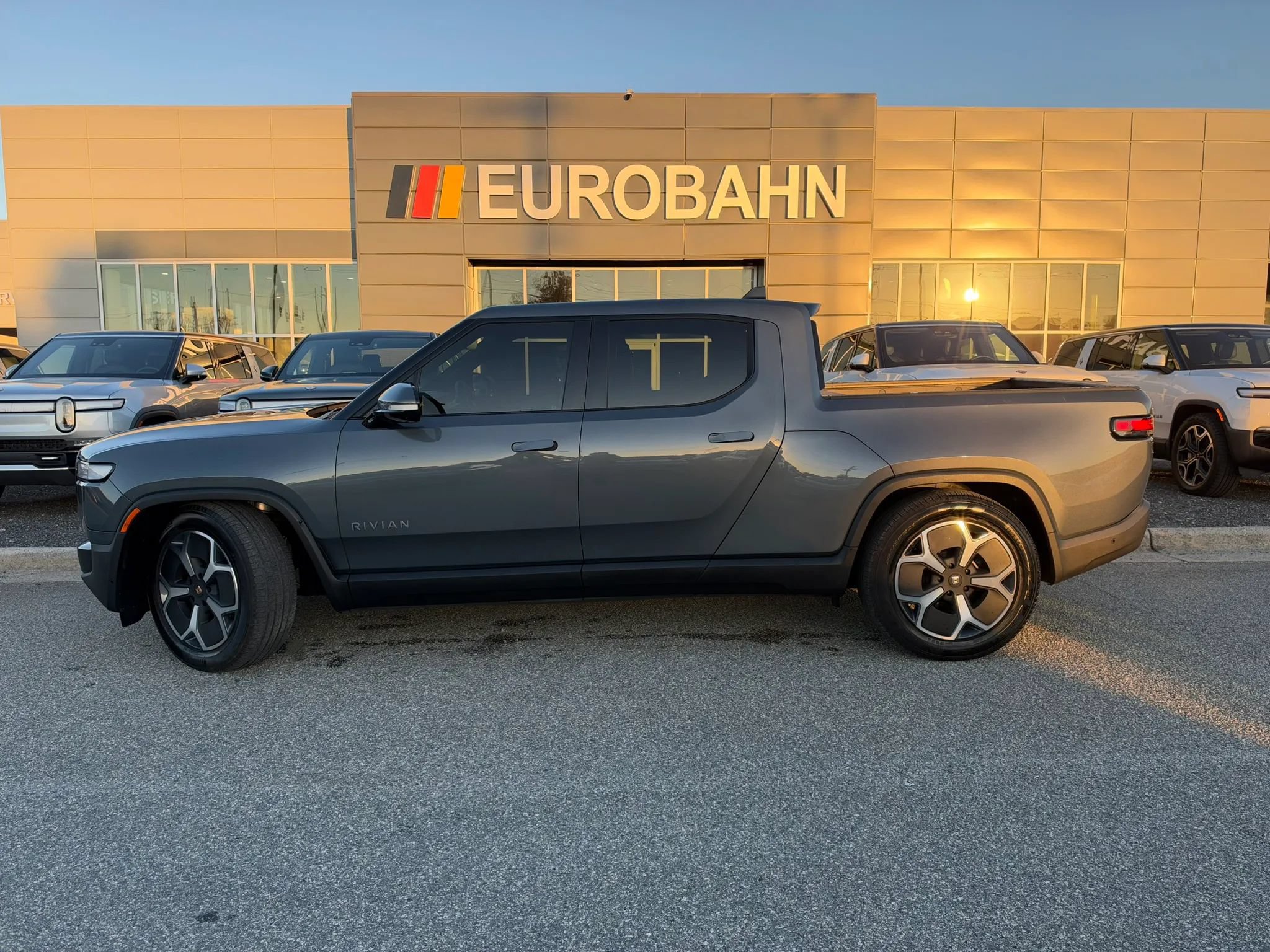 Used 2024 Rivian R1T Adventure Dual AWD/4WD image 2