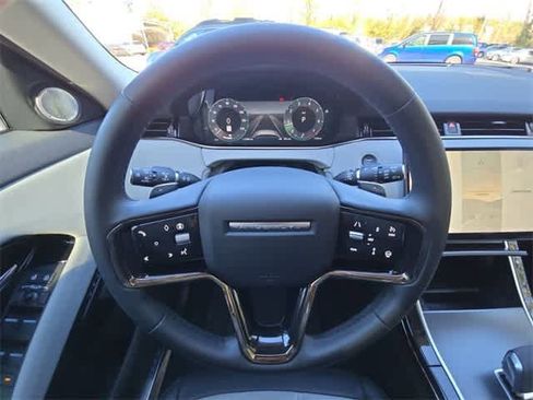 Used 2025 Land Rover Range Rover Evoque Dynamic SE image 22