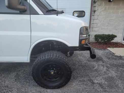 Used 2011 Chevrolet Express 1500 AWD image 35