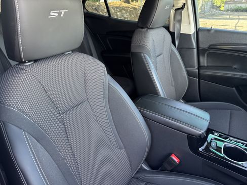 Used 2022 Buick Envision Preferred w/ Sport Touring Package FWD image 16