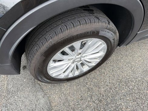 Used 2024 Cadillac XT4 Luxury w/ Cold Weather Package FWD image 32