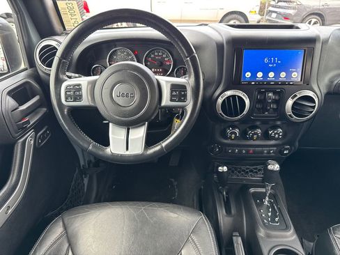 Used 2015 Jeep Wrangler Unlimited Rubicon AWD/4WD image 21