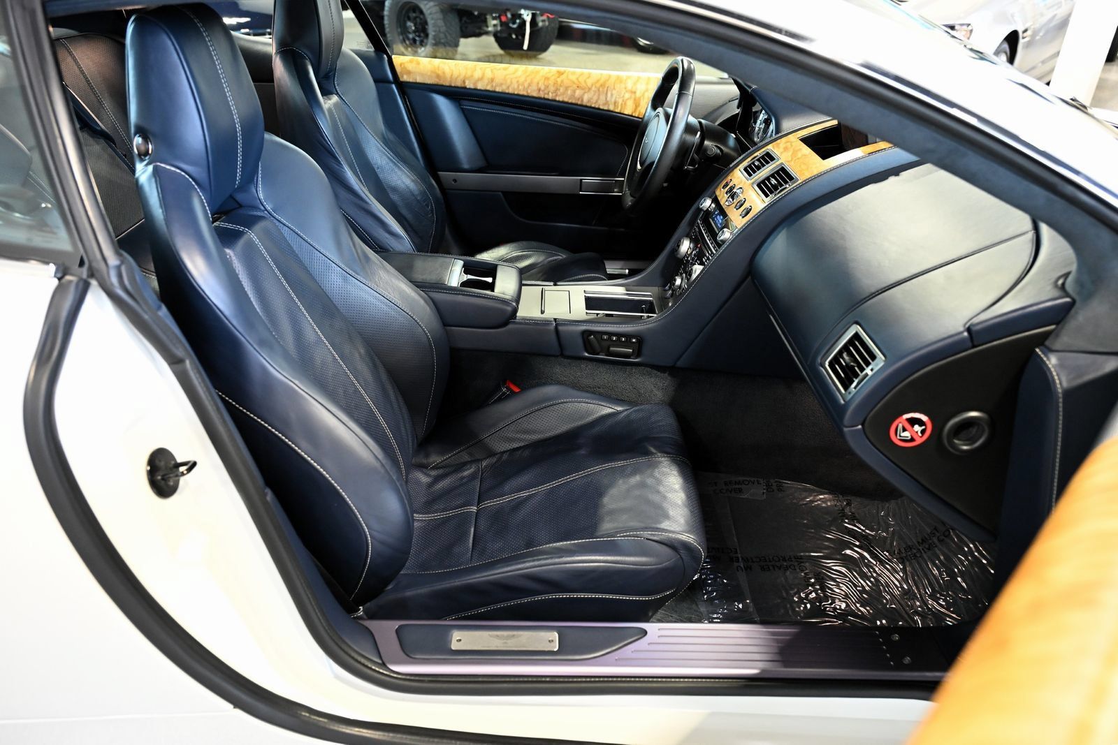 Used 2009 Aston Martin DB9 Coupe RWD image 40