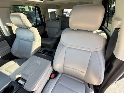 Used 2025 Ford Expedition Active AWD/4WD image 14