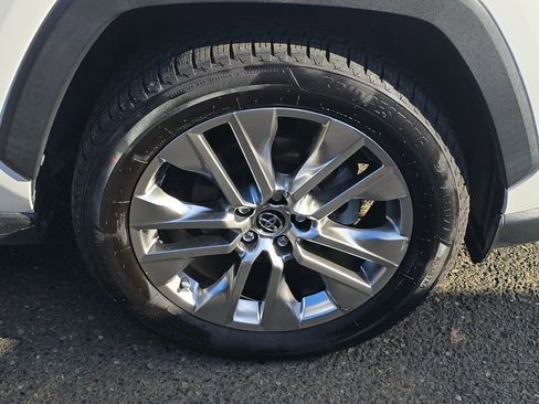 Used 2019 Toyota RAV4 XLE Premium image 9