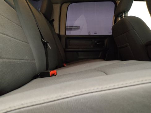 Used 2014 RAM 1500 Express RWD image 19