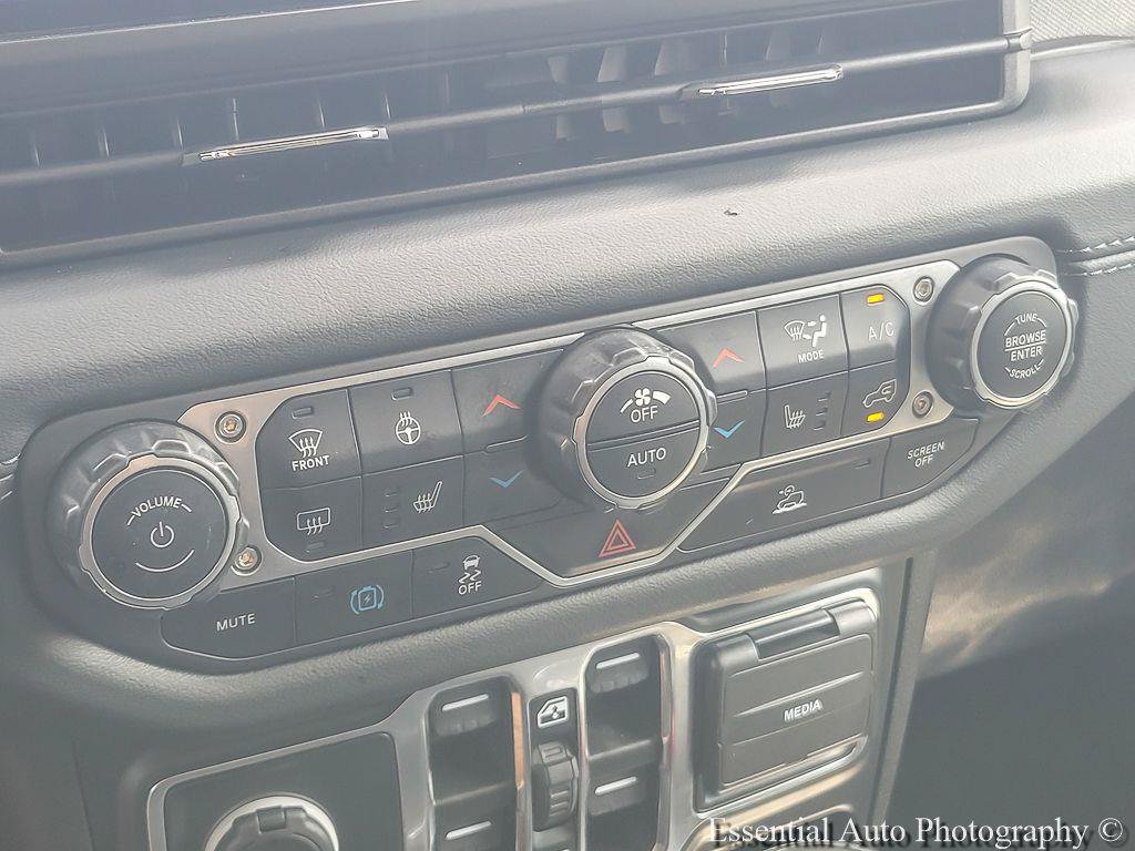 Used 2024 Jeep Wrangler Unlimited Sahara AWD/4WD image 17