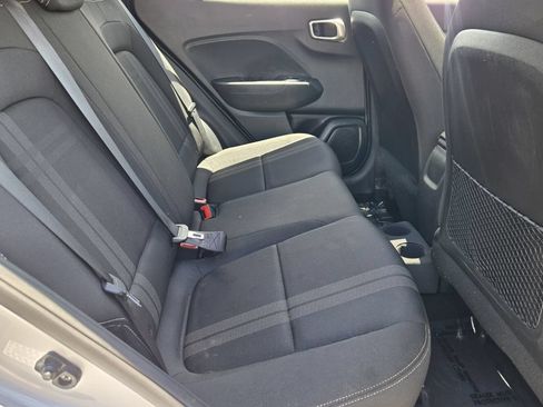 Used 2023 Hyundai Venue SEL FWD image 15