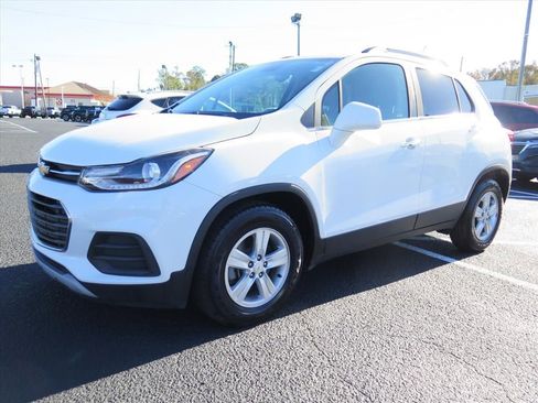 Used 2020 Chevrolet Trax LT w/ LT Convenience Package image 8