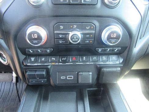 Certified 2022 GMC Sierra 3500 AT4 w/ AT4 Preferred Package AWD/4WD image 15